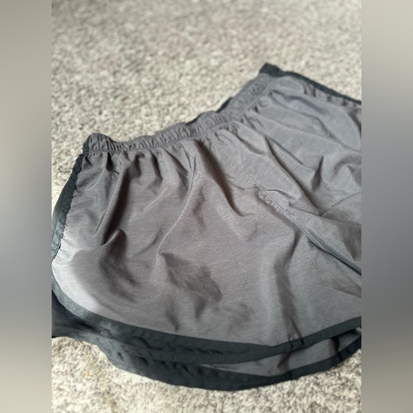 Women’s NIKE Swoosh Dri-Fit Active Running Workout Short Size 1X - Picture 7 of 9